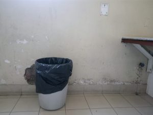 baño mujeres derecho