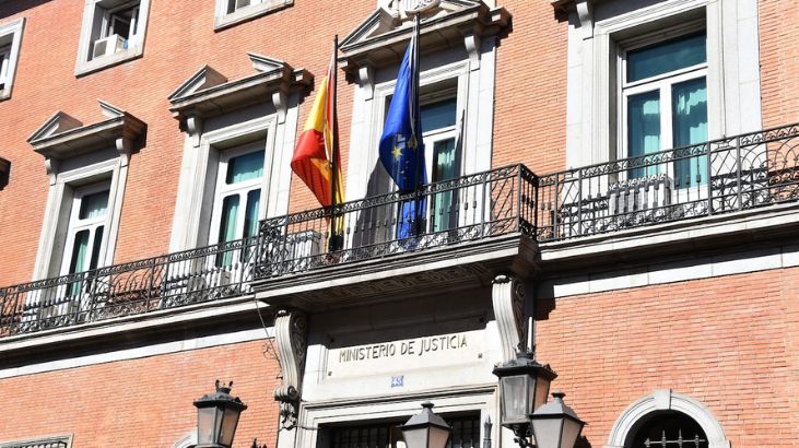 Funcionarios judiciales se encierran en el Ministerio de Justicia de España